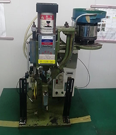 Semi-automatic riveting and pressing equipment